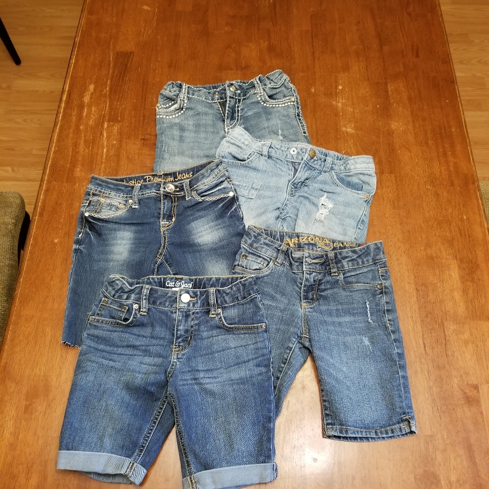 Lot of 4 girls shorts in size 7/8